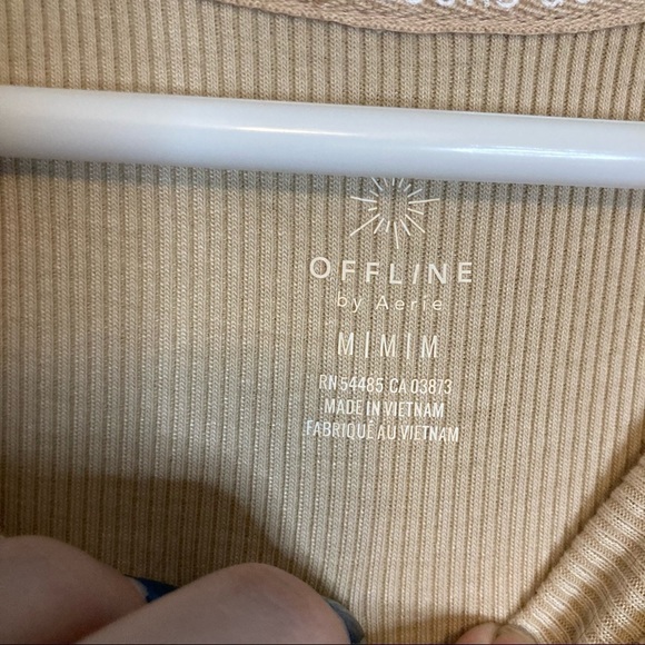 Aerie Offline Ribbed Long Sleeve Cropped T-shirt in Sandalwood - Picture 8 of 10